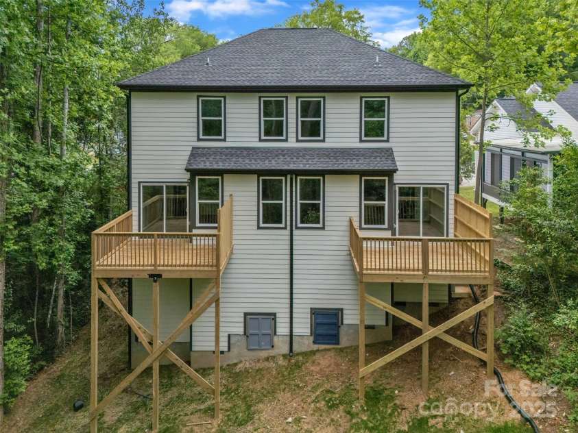 1933 St Mark Street, Charlotte, NC 28216.  MLS# CAR4259353, YatesRealty ID 14133. 