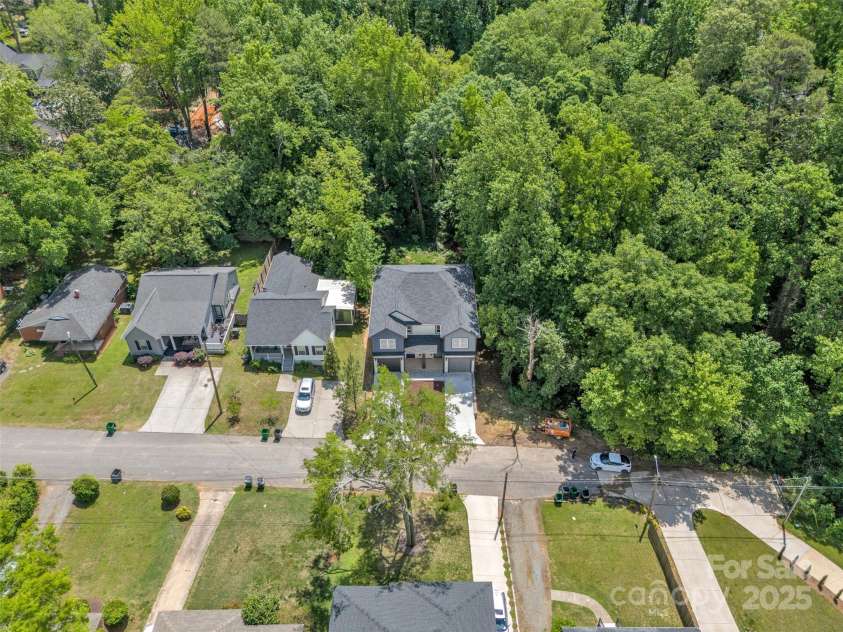 1933 St Mark Street, Charlotte, NC 28216.  MLS# CAR4259353, YatesRealty ID 14133. 