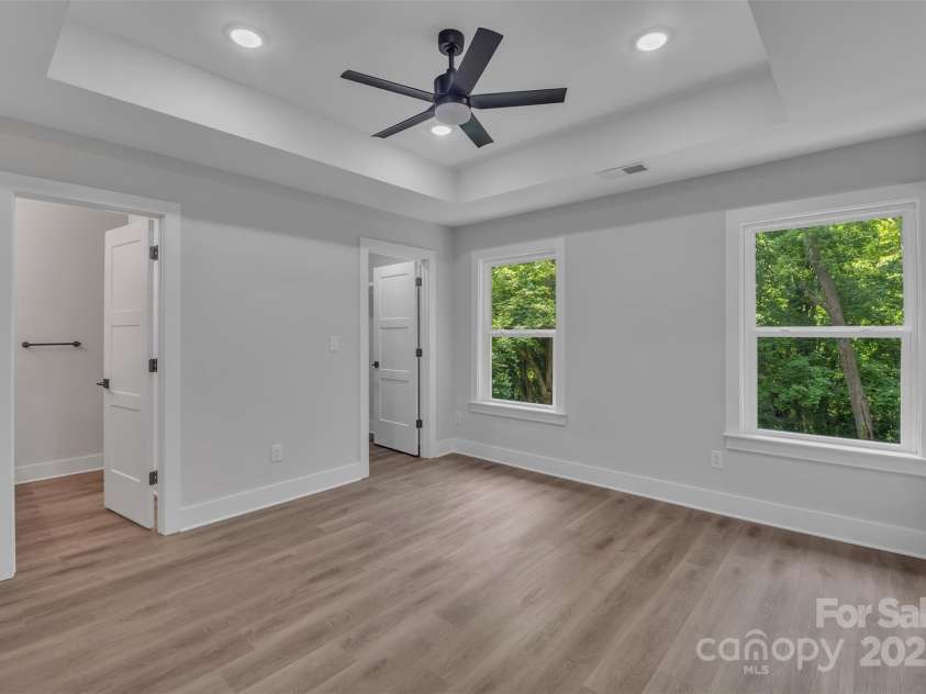 1933 St Mark Street, Charlotte, NC 28216.  MLS# CAR4259353, YatesRealty ID 14133. 