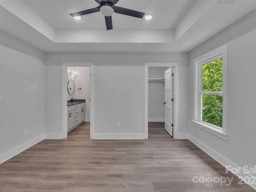 1933 St Mark Street, Charlotte, NC 28216.  MLS# CAR4259353, YatesRealty ID 14133. 