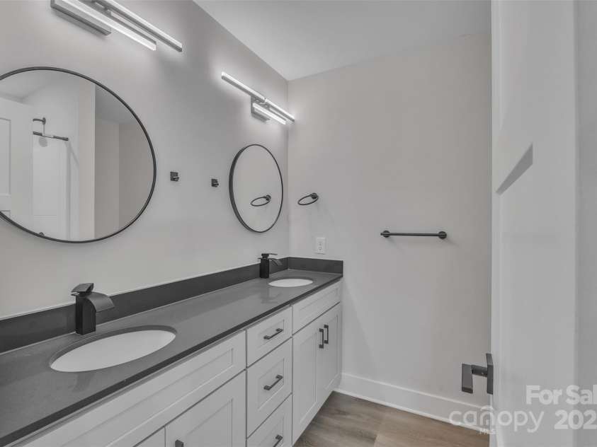 1933 St Mark Street, Charlotte, NC 28216.  MLS# CAR4259353, YatesRealty ID 14133. 