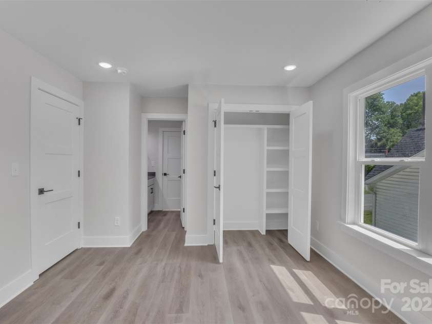 1933 St Mark Street, Charlotte, NC 28216.  MLS# CAR4259353, YatesRealty ID 14133. 