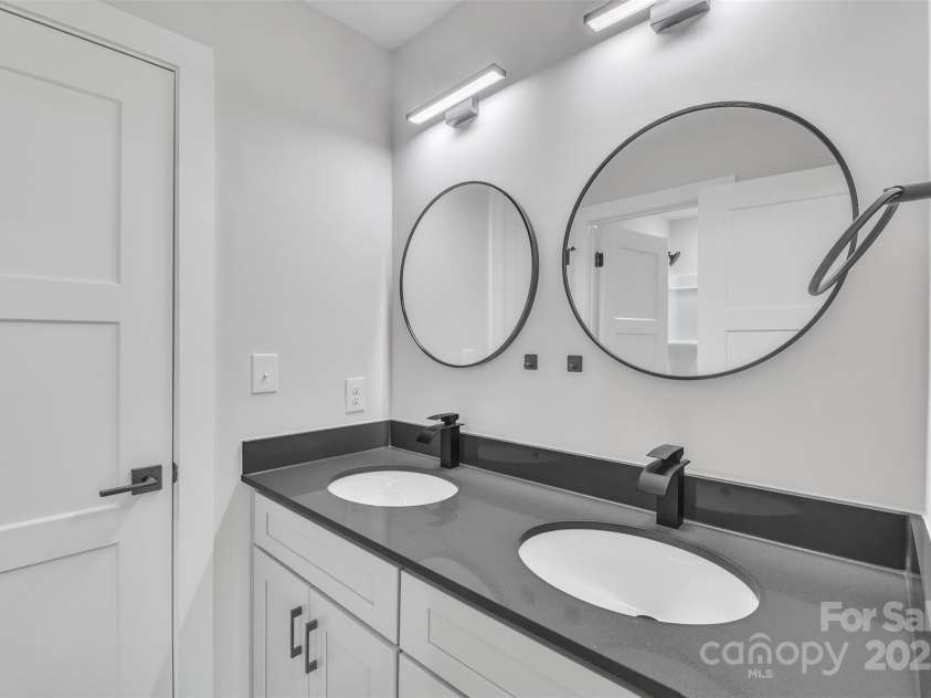 1933 St Mark Street, Charlotte, NC 28216.  MLS# CAR4259353, YatesRealty ID 14133. 