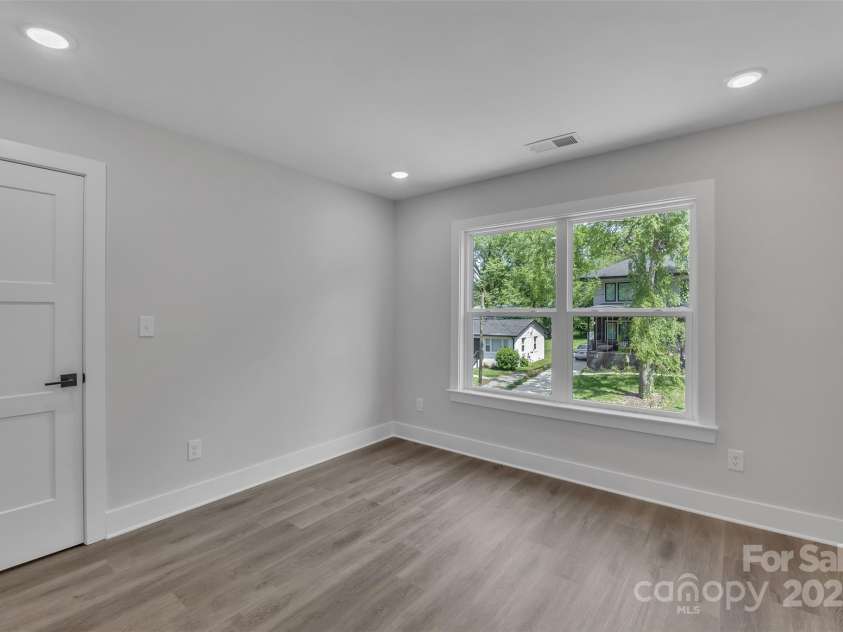 1933 St Mark Street, Charlotte, NC 28216.  MLS# CAR4259353, YatesRealty ID 14133. 