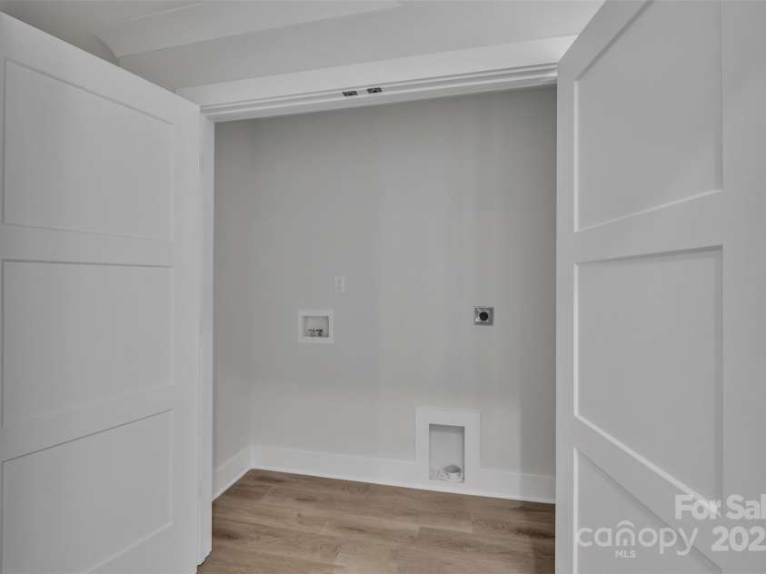 1933 St Mark Street, Charlotte, NC 28216.  MLS# CAR4259353, YatesRealty ID 14133. 