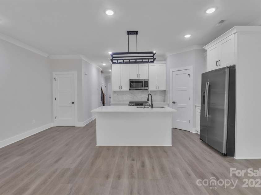 1933 St Mark Street, Charlotte, NC 28216.  MLS# CAR4259353, YatesRealty ID 14133. 