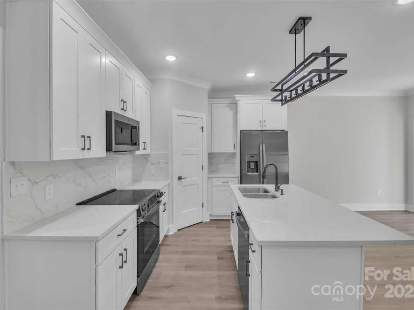 1933 St Mark Street, Charlotte, NC 28216.  MLS# CAR4259353, YatesRealty ID 14133. 