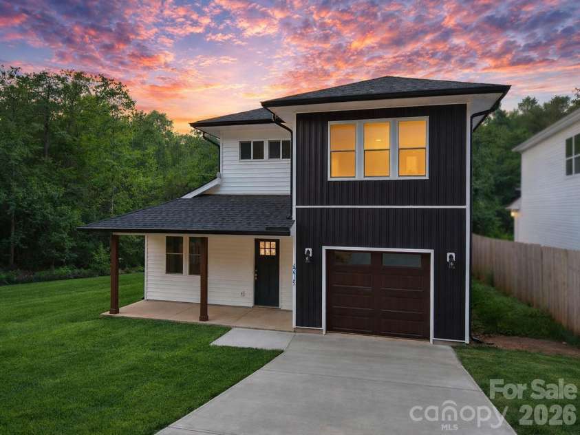 6615 ROCKWELL Boulevard, Charlotte, NC 28269.  MLS# CAR4367291, YatesRealty ID 14133. 
