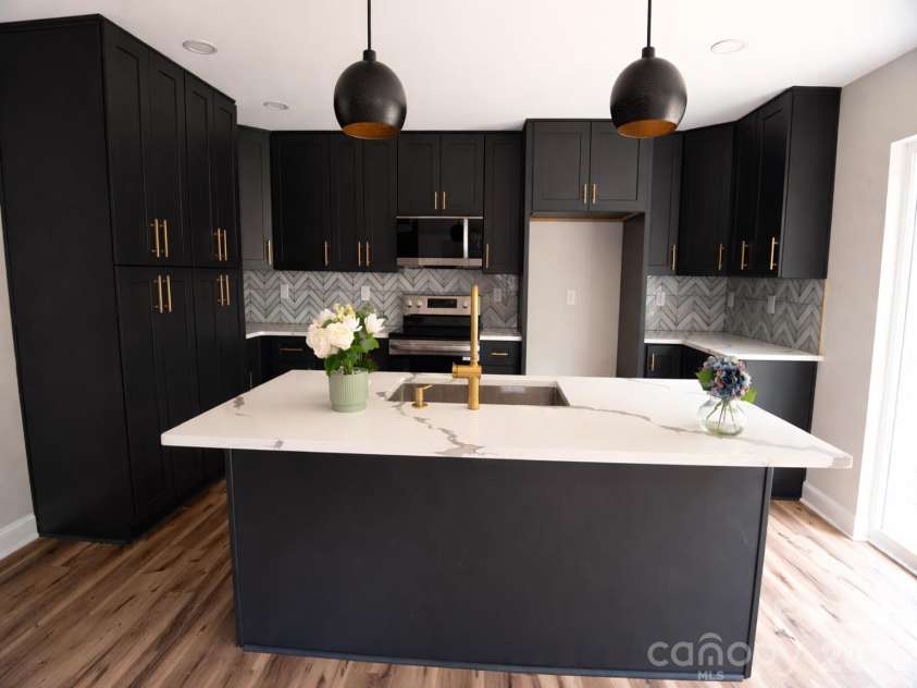 6615 ROCKWELL Boulevard, Charlotte, NC 28269.  MLS# CAR4367291, YatesRealty ID 14133. 