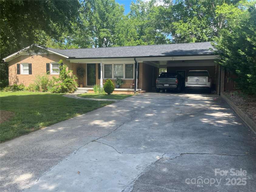 734 Harris Street, Concord, NC 28025.  MLS# CAR4250469, YatesRealty ID 14134. 