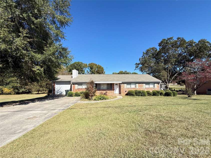 115 Chester Avenue, Great Falls, SC 29055.  MLS# CAR4315415, YatesRealty ID 14135. 