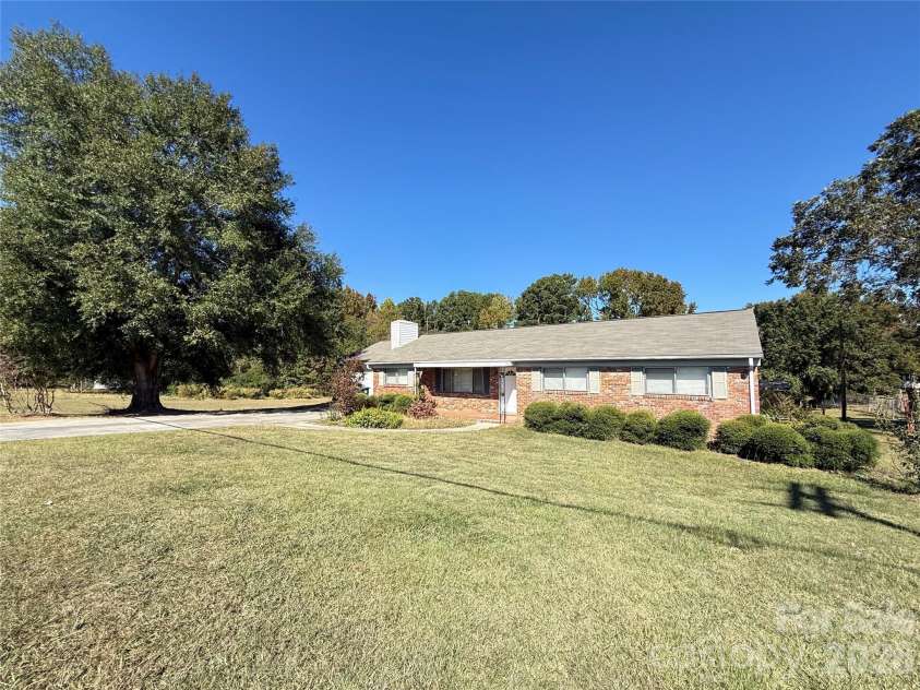 115 Chester Avenue, Great Falls, SC 29055.  MLS# CAR4315415, YatesRealty ID 14135. 