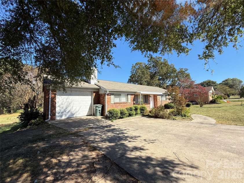 115 Chester Avenue, Great Falls, SC 29055.  MLS# CAR4315415, YatesRealty ID 14135. 