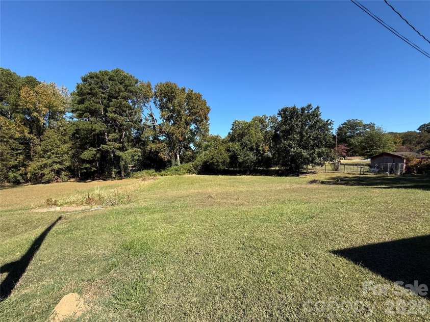 115 Chester Avenue, Great Falls, SC 29055.  MLS# CAR4315415, YatesRealty ID 14135. 
