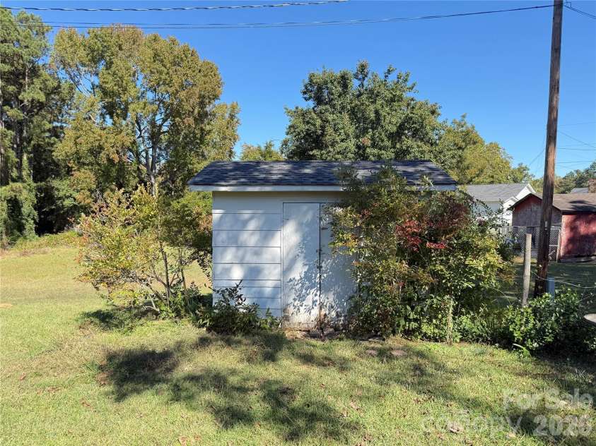 115 Chester Avenue, Great Falls, SC 29055.  MLS# CAR4315415, YatesRealty ID 14135. 