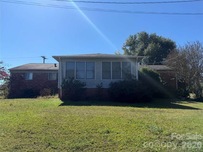 115 Chester Avenue, Great Falls, SC 29055.  MLS# CAR4315415, YatesRealty ID 14135. 