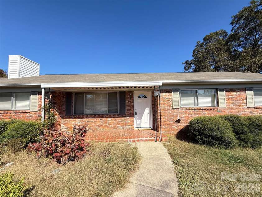 115 Chester Avenue, Great Falls, SC 29055.  MLS# CAR4315415, YatesRealty ID 14135. 