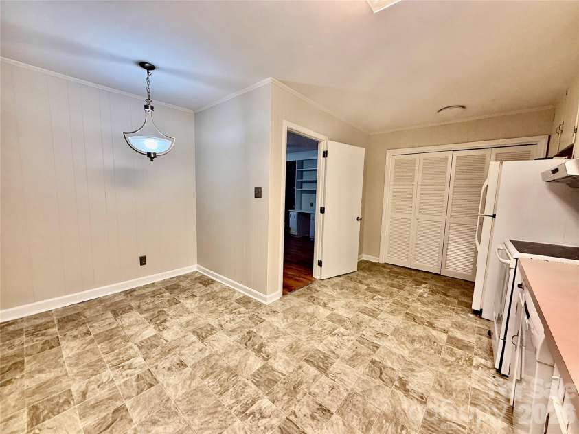 115 Chester Avenue, Great Falls, SC 29055.  MLS# CAR4315415, YatesRealty ID 14135. 