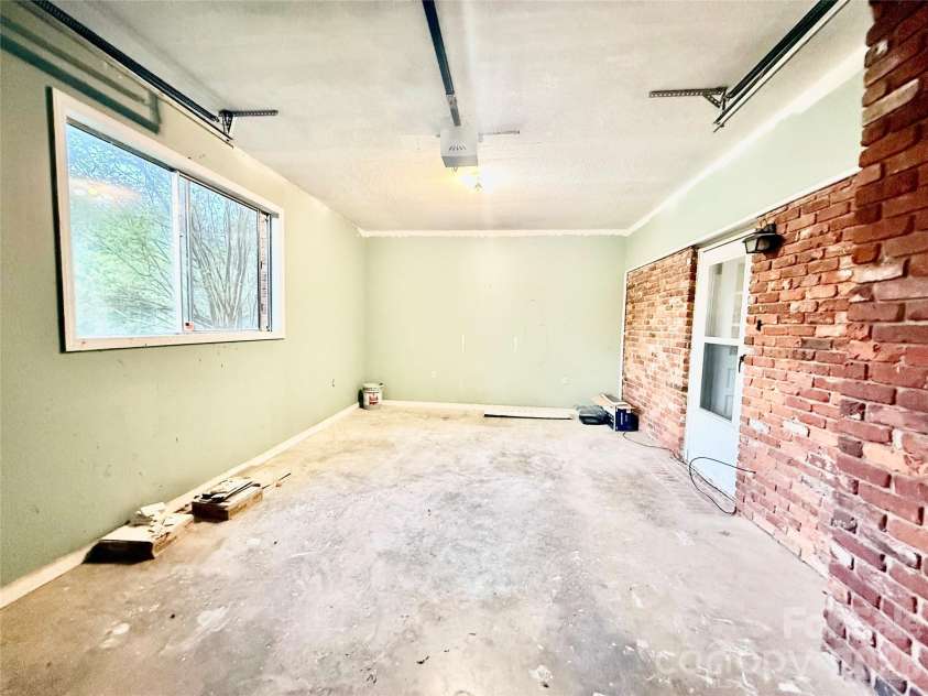 115 Chester Avenue, Great Falls, SC 29055.  MLS# CAR4315415, YatesRealty ID 14135. 