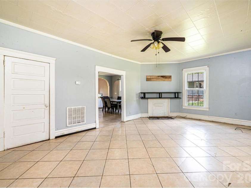 201 Newland Place, Lenoir, NC 28645.  MLS# CAR4359302, YatesRealty ID 14136. 