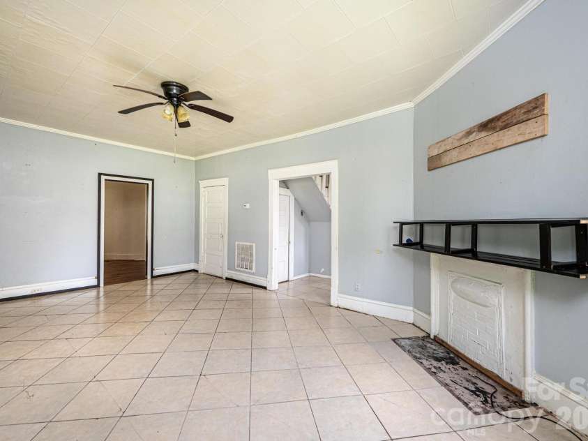 201 Newland Place, Lenoir, NC 28645.  MLS# CAR4359302, YatesRealty ID 14136. 