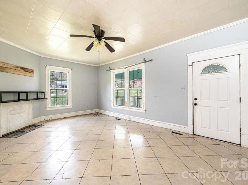 201 Newland Place, Lenoir, NC 28645.  MLS# CAR4359302, YatesRealty ID 14136. 