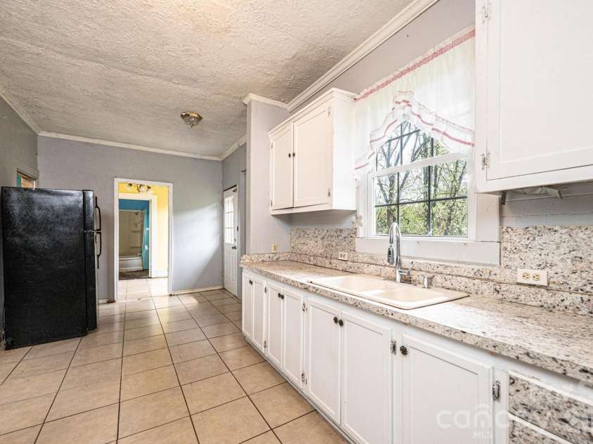 201 Newland Place, Lenoir, NC 28645.  MLS# CAR4359302, YatesRealty ID 14136. 
