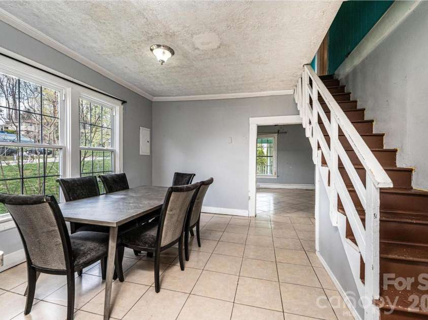 201 Newland Place, Lenoir, NC 28645.  MLS# CAR4359302, YatesRealty ID 14136. 