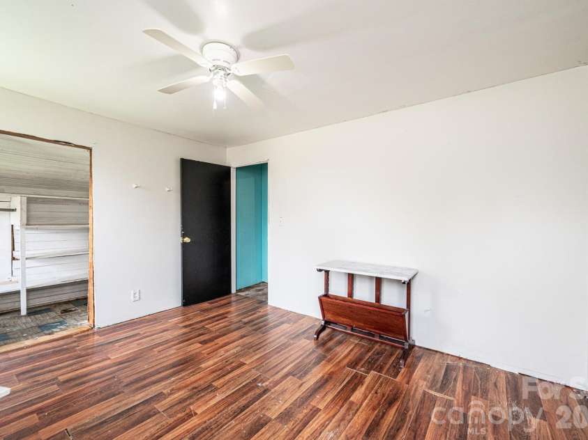 201 Newland Place, Lenoir, NC 28645.  MLS# CAR4359302, YatesRealty ID 14136. 