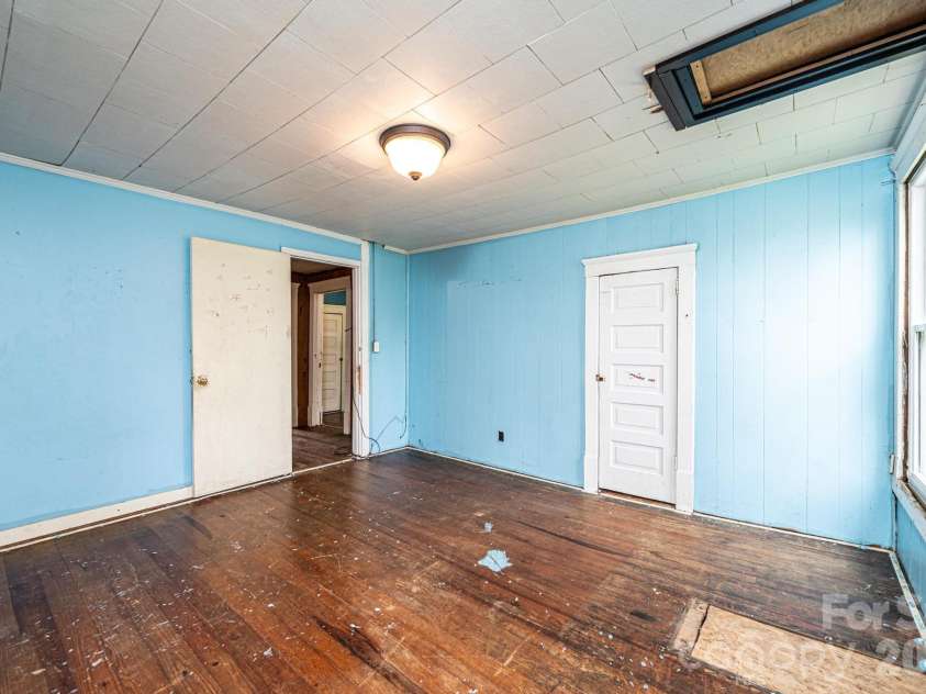 201 Newland Place, Lenoir, NC 28645.  MLS# CAR4359302, YatesRealty ID 14136. Fifth bedroom on second floor