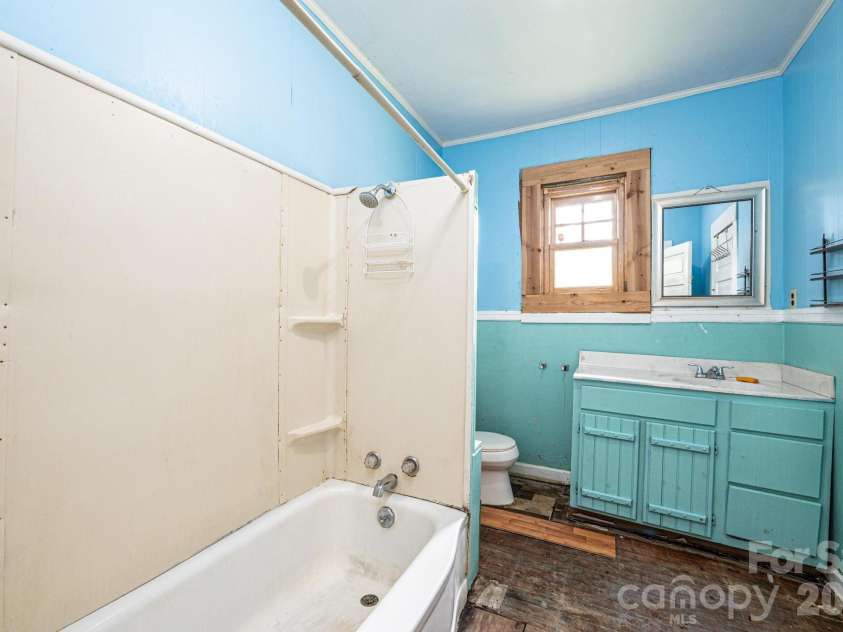 201 Newland Place, Lenoir, NC 28645.  MLS# CAR4359302, YatesRealty ID 14136. Second Bath on main floor