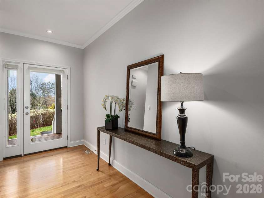 101 Skyview Drive, Asheville, NC 28804.  MLS# CAR4364815, YatesRealty ID 14138. 