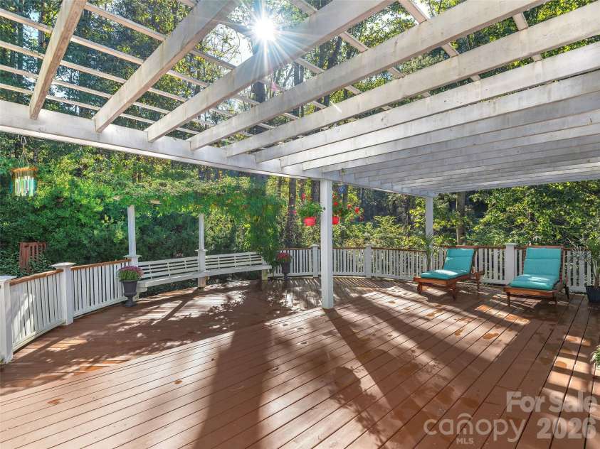 101 Skyview Drive, Asheville, NC 28804.  MLS# CAR4364815, YatesRealty ID 14138. 
