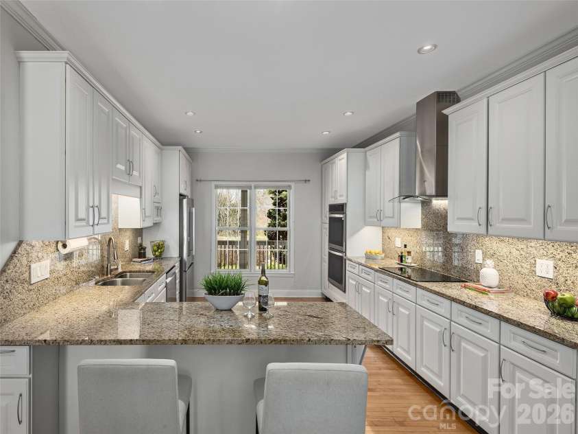 101 Skyview Drive, Asheville, NC 28804.  MLS# CAR4364815, YatesRealty ID 14138. 