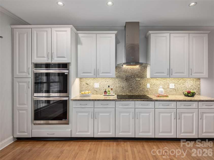 101 Skyview Drive, Asheville, NC 28804.  MLS# CAR4364815, YatesRealty ID 14138. 
