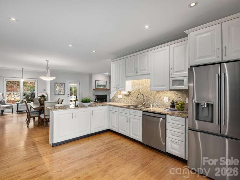 101 Skyview Drive, Asheville, NC 28804.  MLS# CAR4364815, YatesRealty ID 14138. 