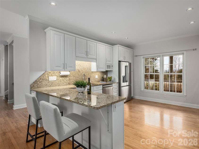 101 Skyview Drive, Asheville, NC 28804.  MLS# CAR4364815, YatesRealty ID 14138. 