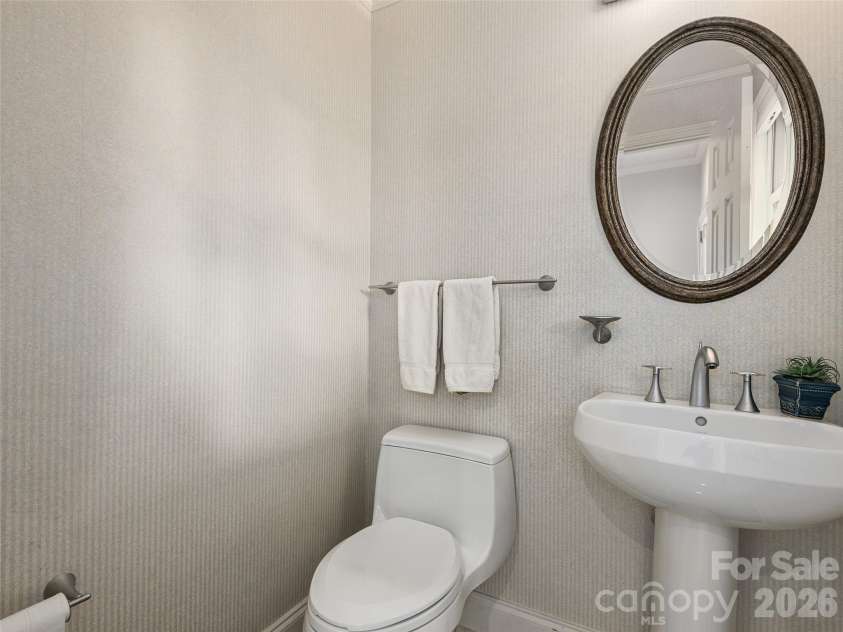 101 Skyview Drive, Asheville, NC 28804.  MLS# CAR4364815, YatesRealty ID 14138. 