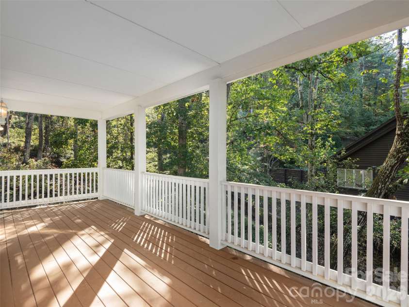 101 Skyview Drive, Asheville, NC 28804.  MLS# CAR4364815, YatesRealty ID 14138. 
