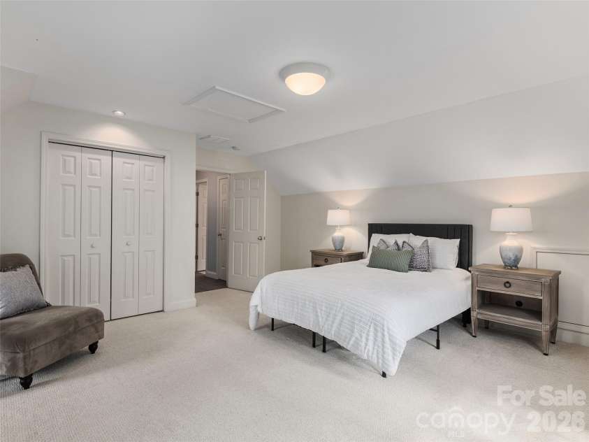 101 Skyview Drive, Asheville, NC 28804.  MLS# CAR4364815, YatesRealty ID 14138. 