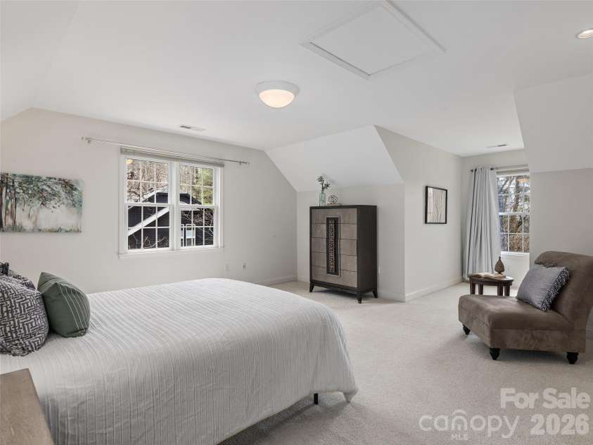 101 Skyview Drive, Asheville, NC 28804.  MLS# CAR4364815, YatesRealty ID 14138. 