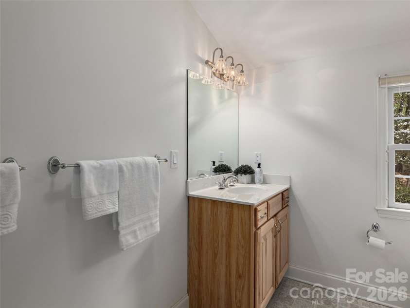 101 Skyview Drive, Asheville, NC 28804.  MLS# CAR4364815, YatesRealty ID 14138. 