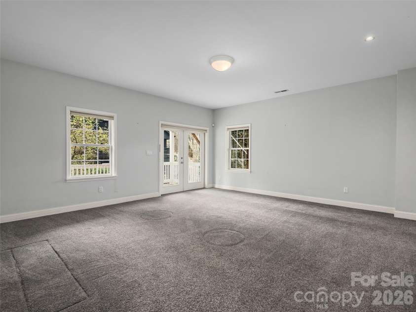101 Skyview Drive, Asheville, NC 28804.  MLS# CAR4364815, YatesRealty ID 14138. 