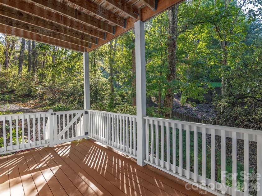 101 Skyview Drive, Asheville, NC 28804.  MLS# CAR4364815, YatesRealty ID 14138. 