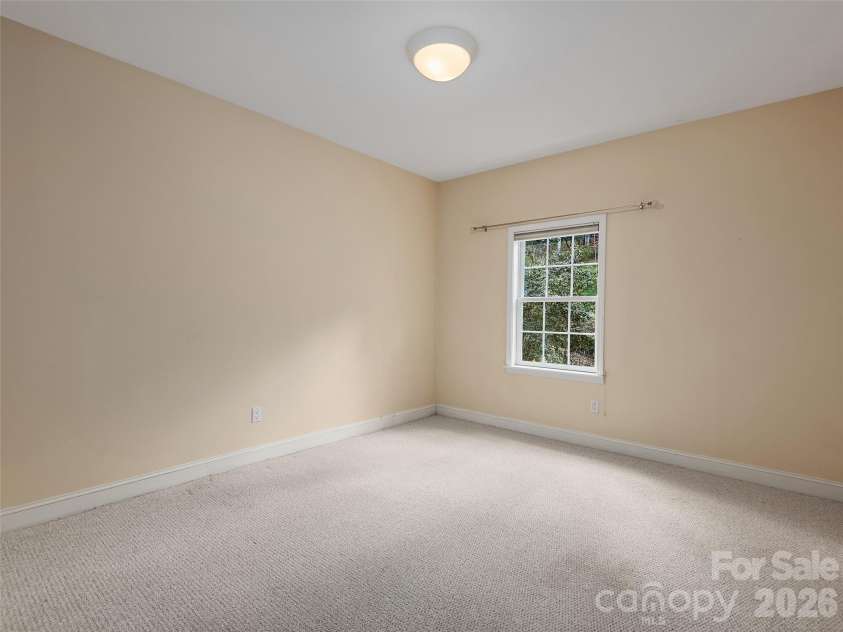 101 Skyview Drive, Asheville, NC 28804.  MLS# CAR4364815, YatesRealty ID 14138. 