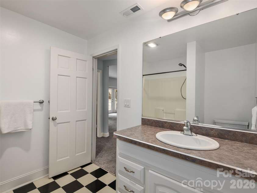101 Skyview Drive, Asheville, NC 28804.  MLS# CAR4364815, YatesRealty ID 14138. 