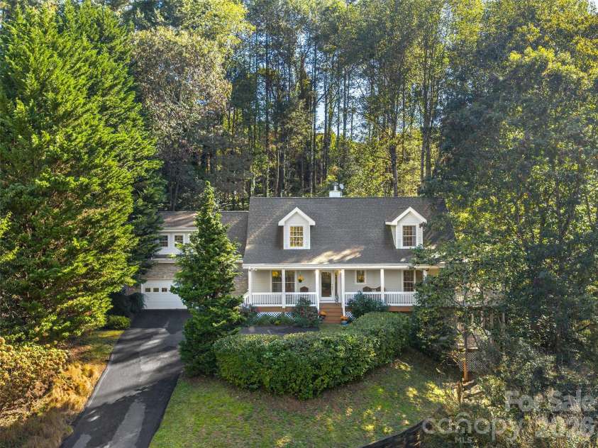 101 Skyview Drive, Asheville, NC 28804.  MLS# CAR4364815, YatesRealty ID 14138. 