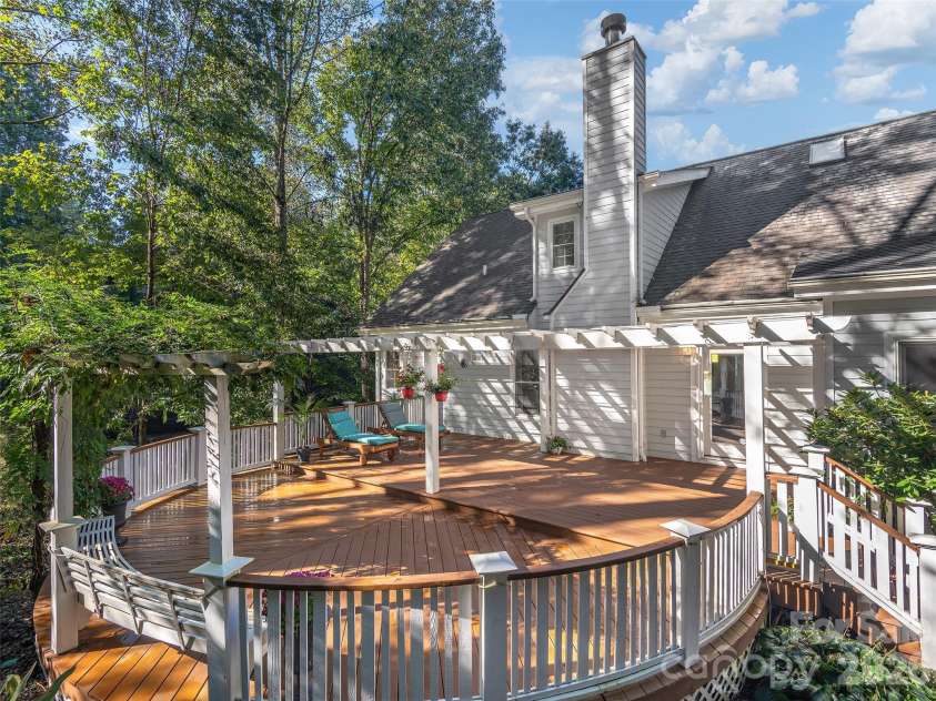 101 Skyview Drive, Asheville, NC 28804.  MLS# CAR4364815, YatesRealty ID 14138. 