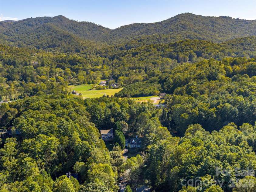 101 Skyview Drive, Asheville, NC 28804.  MLS# CAR4364815, YatesRealty ID 14138. 