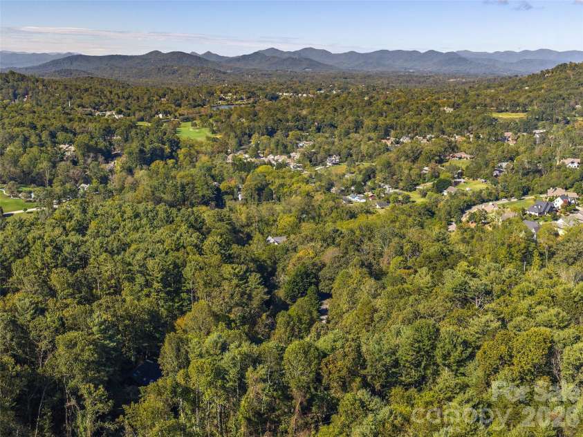 101 Skyview Drive, Asheville, NC 28804.  MLS# CAR4364815, YatesRealty ID 14138. 